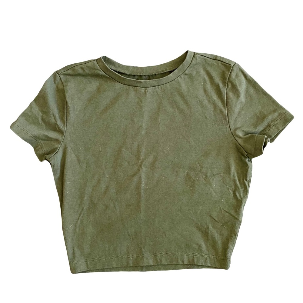 WILD FABLE OLIVE GREEN CROPPED TEE SHIRT // SIZE SMALL 🫒